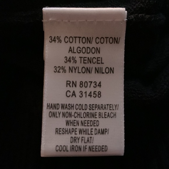 BCBGMaxazria. Women’s relaxed turtleneck, three-quarter sleeve sweater. Size XS. - Picture 8 of 8